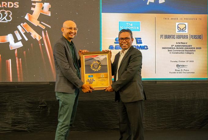 Berkinerja Unggul, Brantas Abipraya Kantongi Penghargaan  Best Commercial Reputation in Construction Category