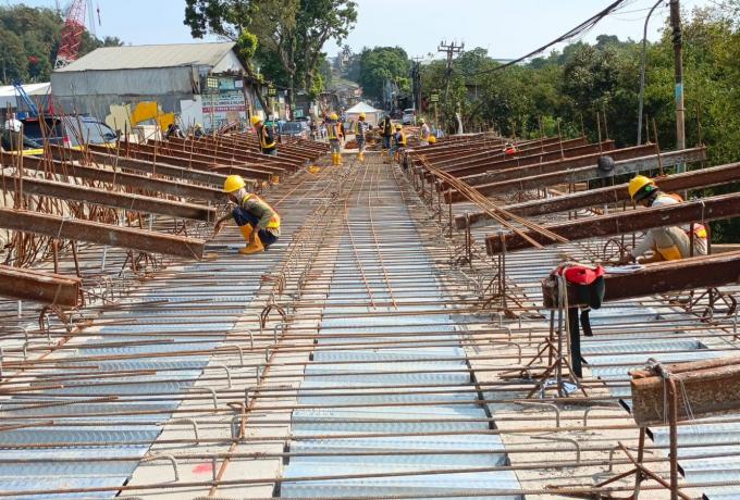 Tingkatkan Kualitas Infrastruktur Jalan, Brantas Abipraya Segera Tuntaskan Jembatan Cikereteg