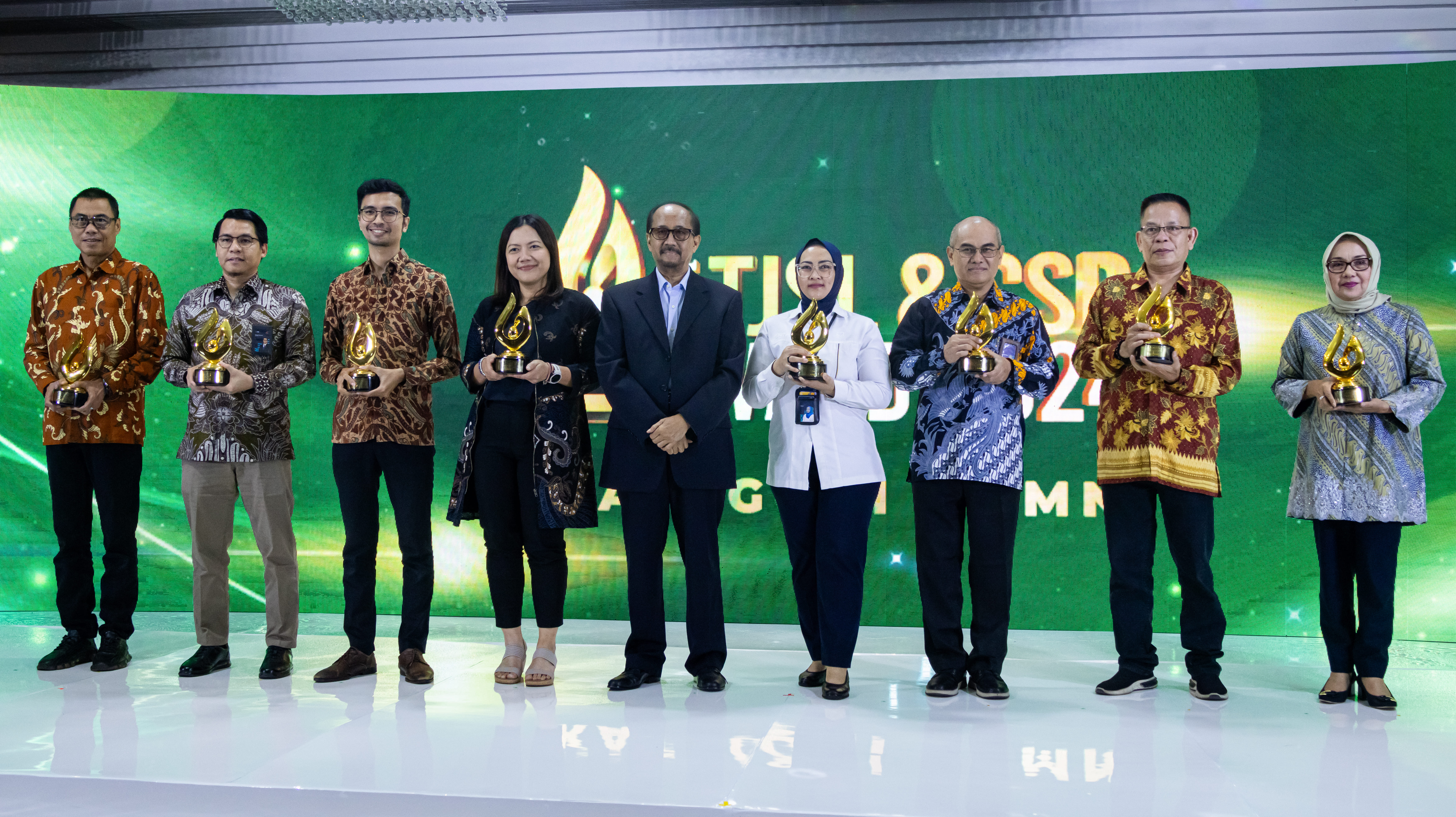 Brantas Abipraya Mendapat Dua Penghargaan TJSL & CSR Awards