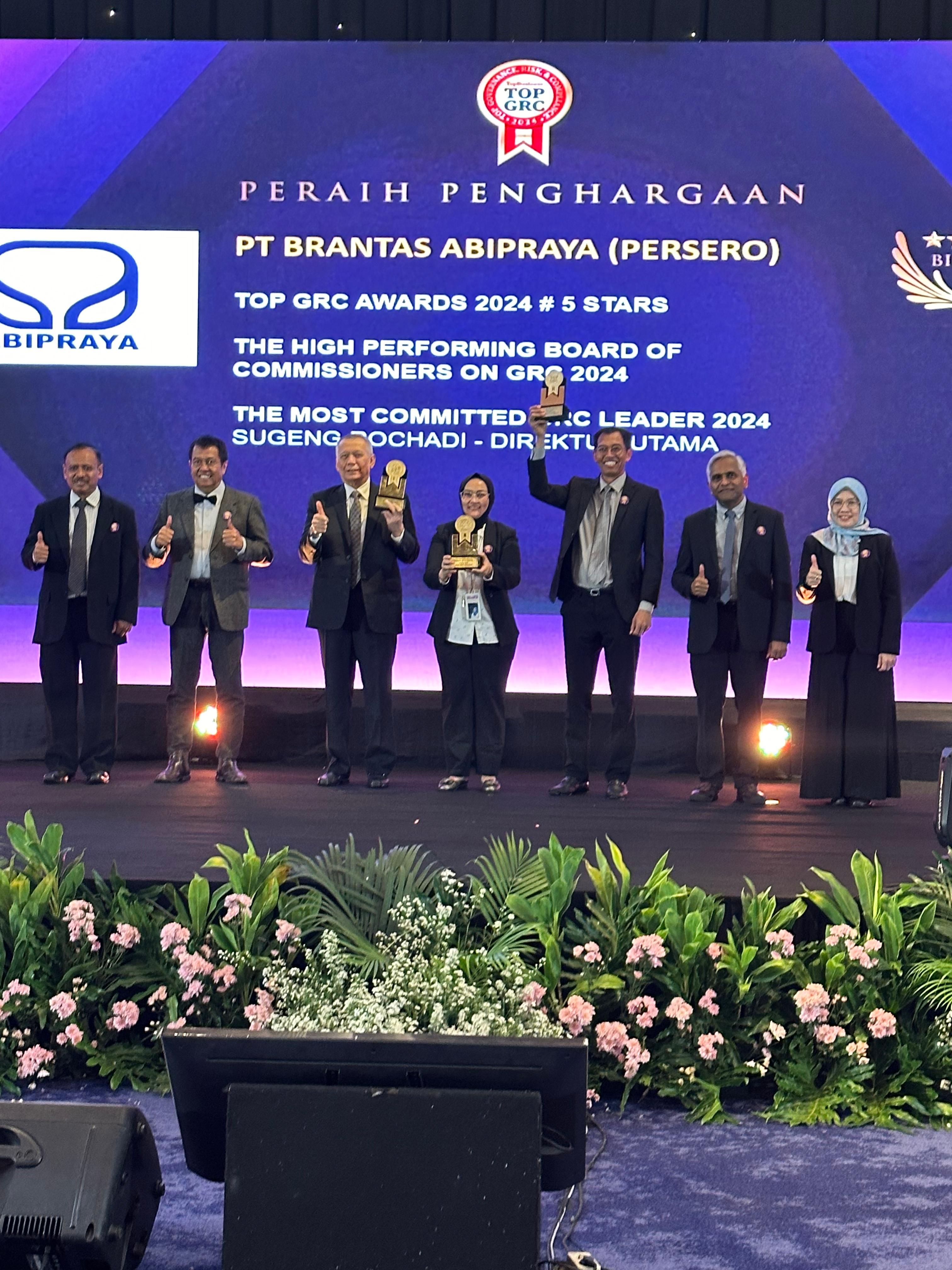 PT Brantas Abipraya Peraih Penghargaan Top GRC Awards 2024 # 5 stars