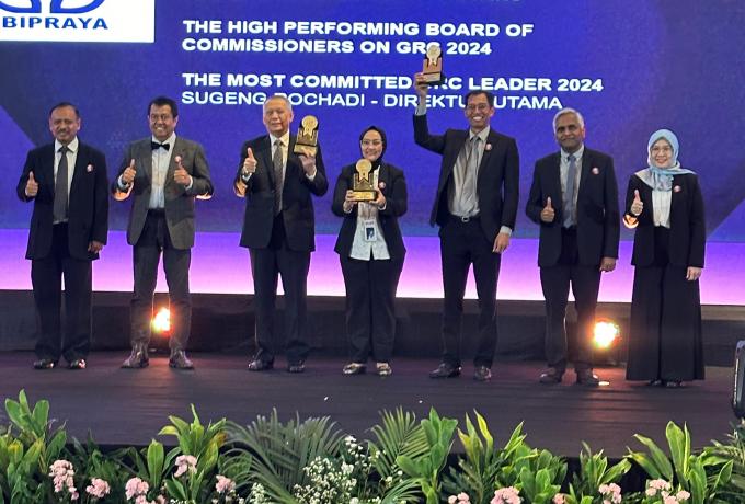 PT Brantas Abipraya Peraih Penghargaan Top GRC Awards 2024 # 5 stars